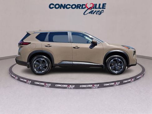 Used 2025 Nissan Rogue SV AWD/4WD image 7