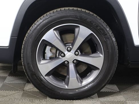 Used 2019 Jeep Cherokee Limited AWD/4WD image 23