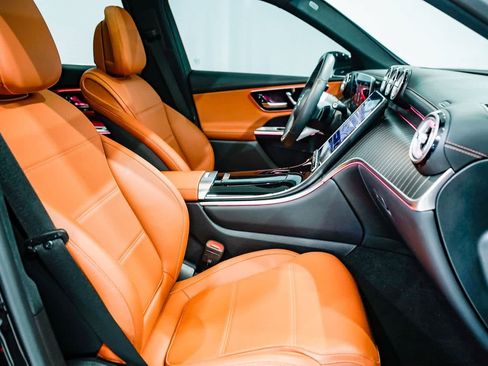 Used 2023 Mercedes-Benz GLC 300 4MATIC image 16