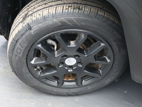 Used 2020 Jeep Renegade Latitude w/ Cold Weather Group image 20