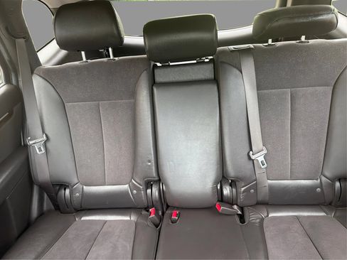 Used 2011 Hyundai Santa Fe SE w/ Premium Pkg 3 FWD image 17