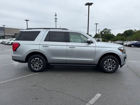 Used 2024 Ford Expedition XLT RWD image 8