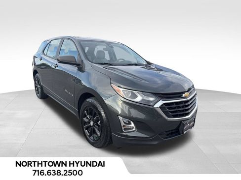Used 2020 Chevrolet Equinox LS FWD image 2