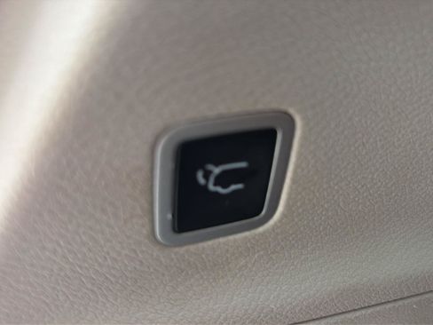 Used 2024 Chrysler Pacifica Touring-L FWD image 14