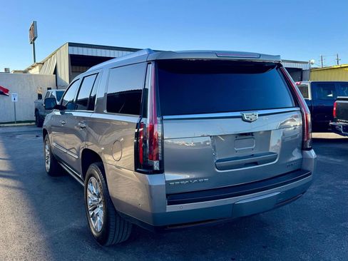 Used 2017 Cadillac Escalade Premium Luxury AWD/4WD image 4
