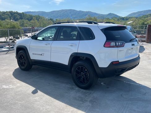 Used 2022 Jeep Cherokee Latitude w/ Sun & Sound Group AWD/4WD image 4