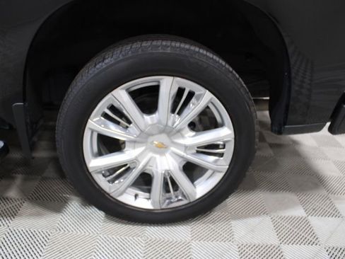 Used 2023 Chevrolet Silverado 1500 High Country w/ High Country Premium Package AWD/4WD image 44