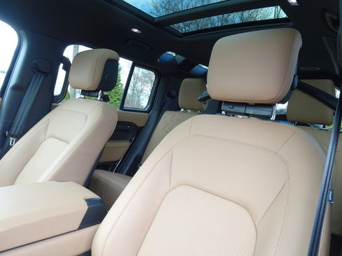 New 2026 Land Rover Defender 110 X-Dynamic SE AWD/4WD image 18