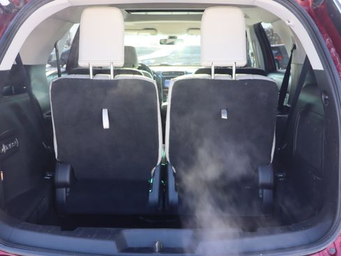 Used 2017 Ford Explorer Platinum image 35