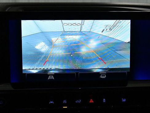 Used 2025 Chevrolet Silverado 1500 LT image 23