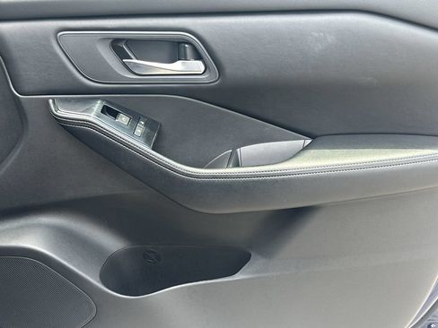 Used 2025 Nissan Rogue SV AWD/4WD image 14