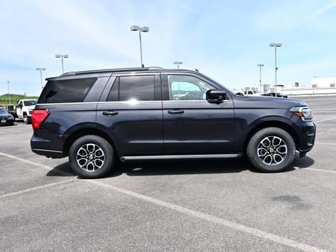 Used 2022 Ford Expedition XLT AWD/4WD image 5