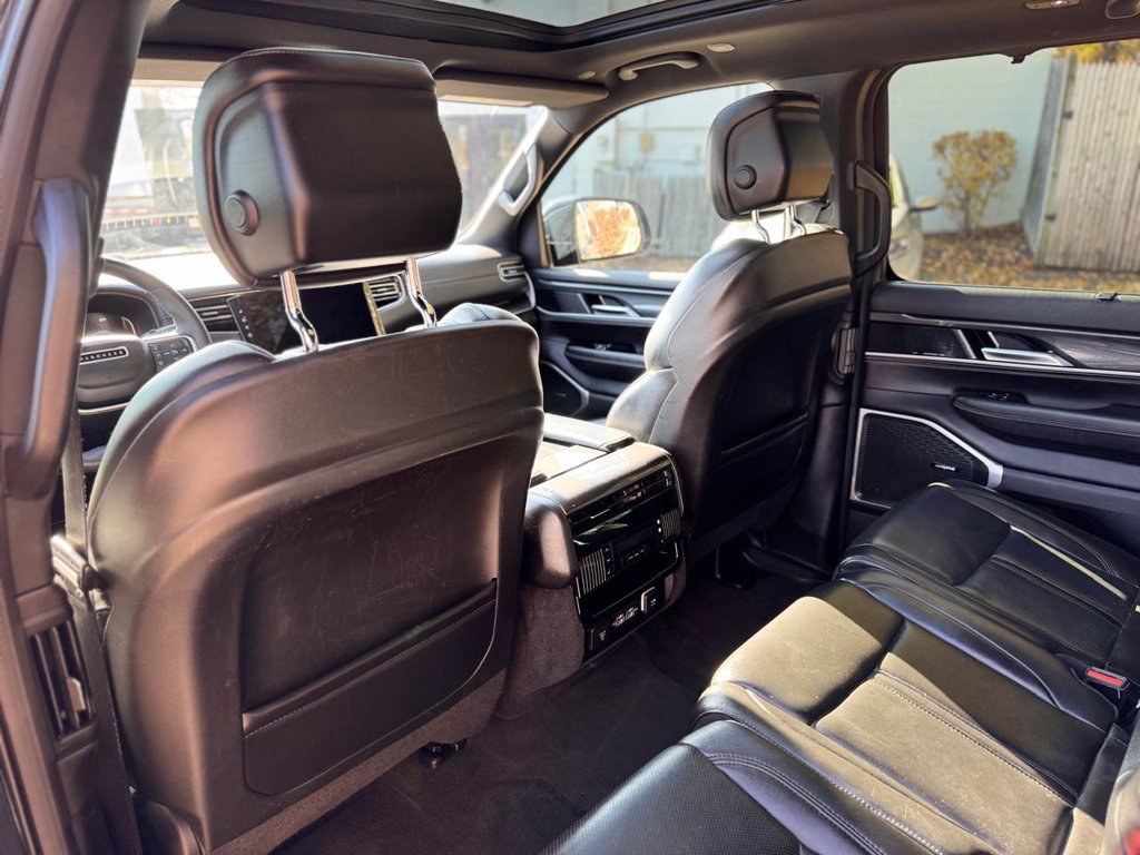 Used 2023 Jeep Wagoneer 4WD w/ Premium Group I image 20
