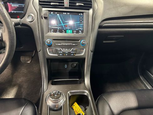 Used 2018 Ford Fusion SE w/ Equipment Group 201A FWD image 22
