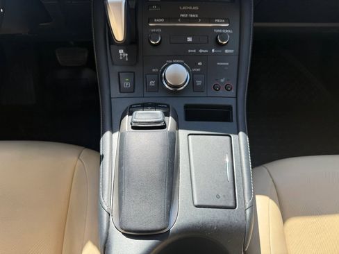Used 2015 Lexus CT 200h w/ Navigation Package FWD image 17