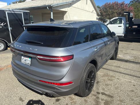 Used 2023 Lincoln Corsair AWD image 3