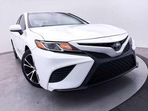 Used 2020 Toyota Camry SE w/ Blackout Package FWD image 7