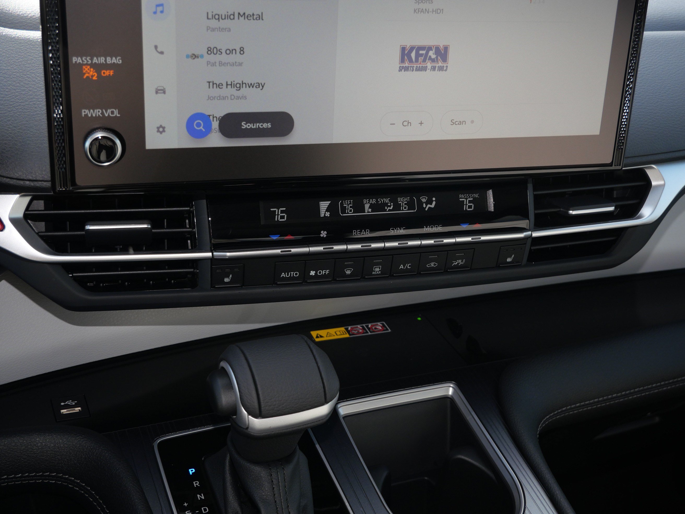 Certified 2026 Toyota Sienna XLE FWD image 23