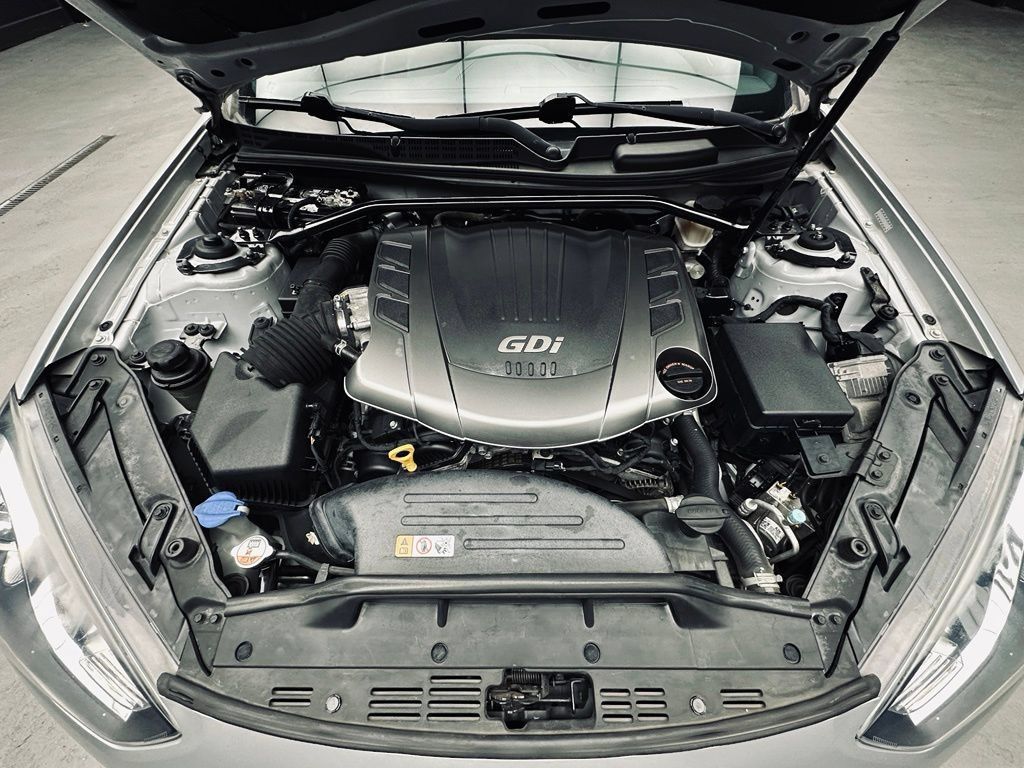 Used 2016 Hyundai Genesis Coupe 3.8 RWD image 38