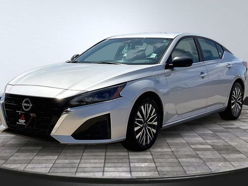 Used 2025 Nissan Altima 2.5 SV image 1