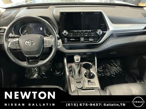 Used 2021 Toyota Highlander Platinum AWD/4WD image 18