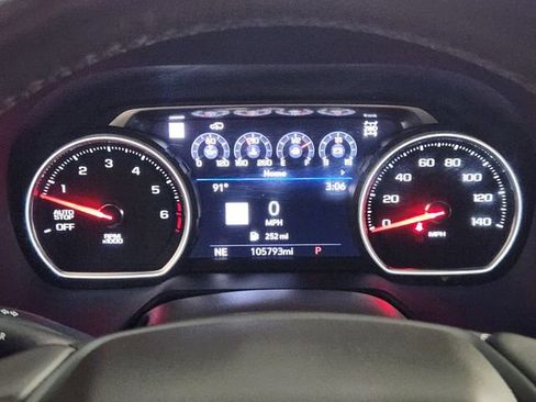 Used 2021 Chevrolet Tahoe Z71 w/ Luxury Package AWD/4WD image 15