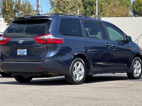 Used 2020 Toyota Sienna LE w/ LE Preferred Package FWD image 7