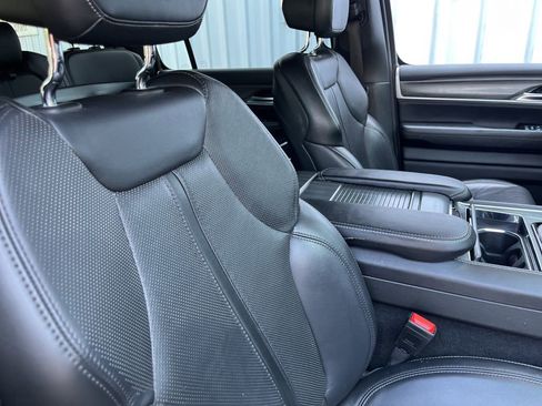 Used 2024 Jeep Wagoneer L Series II w/ Flexible Seating Group AWD/4WD image 41