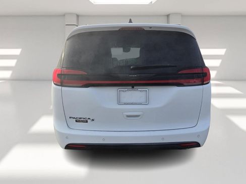 New 2026 Chrysler Pacifica Select w/ S Appearance Package image 4