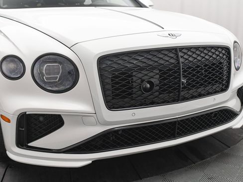 Used 2025 Bentley Flying Spur Plug-In Hybrid image 26