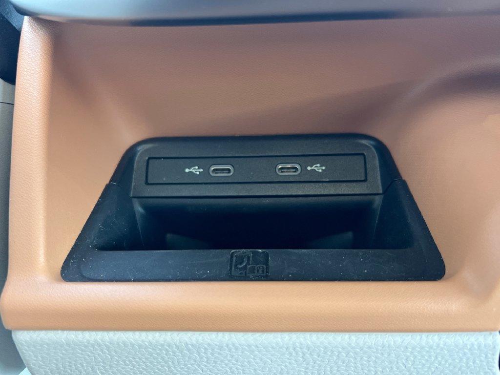 Used 2025 Volkswagen ID. Buzz 1st Edition AWD/4WD image 35