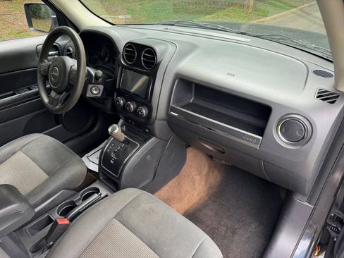 Used 2015 Jeep Patriot Sport w/ Power Value Group FWD image 9