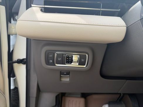 Used 2025 Lincoln Nautilus Premier w/ Equipment Group 102A AWD/4WD image 19