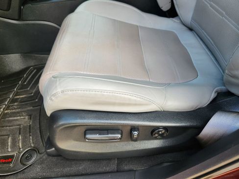 Used 2018 Honda CR-V Touring image 16