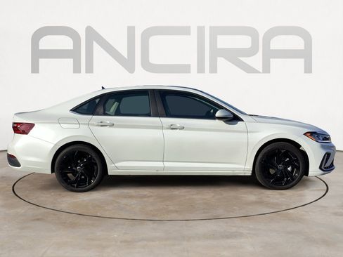 New 2025 Volkswagen Jetta SE image 9