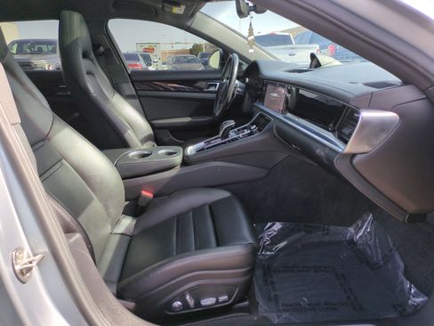 Used 2018 Porsche Panamera 4 image 32