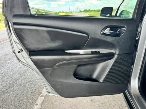 Used 2016 Dodge Journey SE w/ Flexible Seating Group FWD image 17