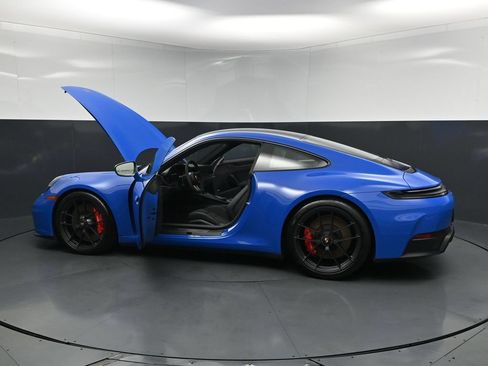 Used 2025 Porsche 911 Carrera GTS RWD image 32
