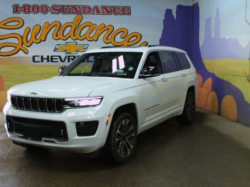 Used 2022 Jeep Grand Cherokee L Overland w/ Luxury Tech Group IV AWD/4WD image 2