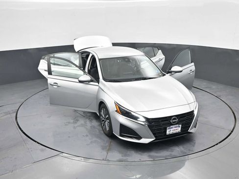 Used 2023 Nissan Altima 2.5 SV image 41