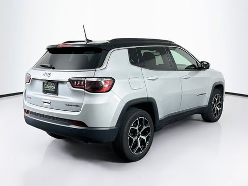 Used 2025 Jeep Compass Limited AWD/4WD image 9