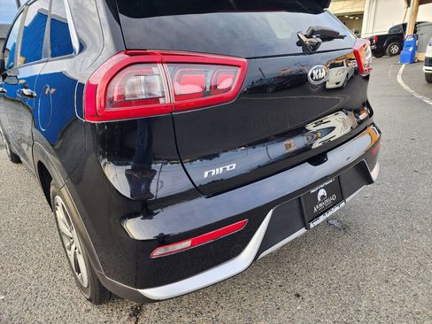 Used 2018 Kia Niro LX image 35