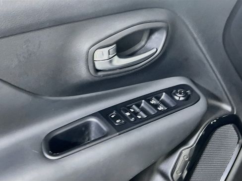 Used 2022 Jeep Renegade Altitude w/ Convenience Group AWD/4WD image 17