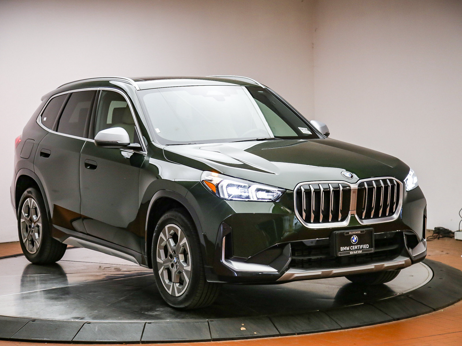 Used 2023 BMW X1 xDrive28i w/ Convenience Package AWD/4WD image 3