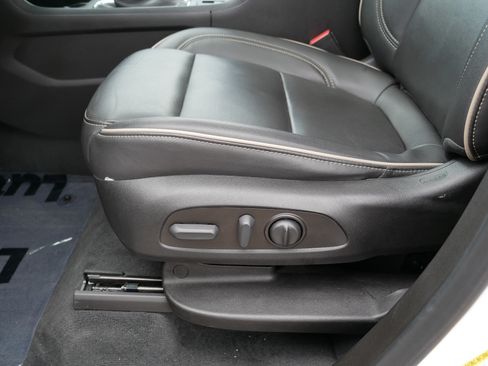 Used 2023 Chevrolet Traverse Premier AWD/4WD image 20