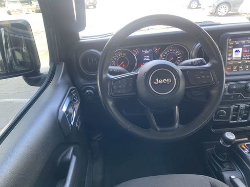 Used 2022 Jeep Gladiator Sport image 7