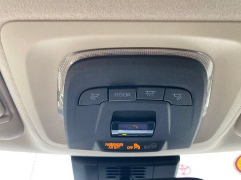 Used 2023 Toyota Corolla LE w/ LE Convenience Package FWD image 25