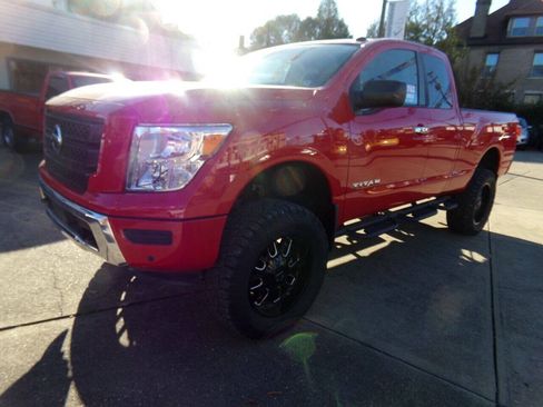Used 2021 Nissan Titan SV w/ SV Convenience Package AWD/4WD image 2