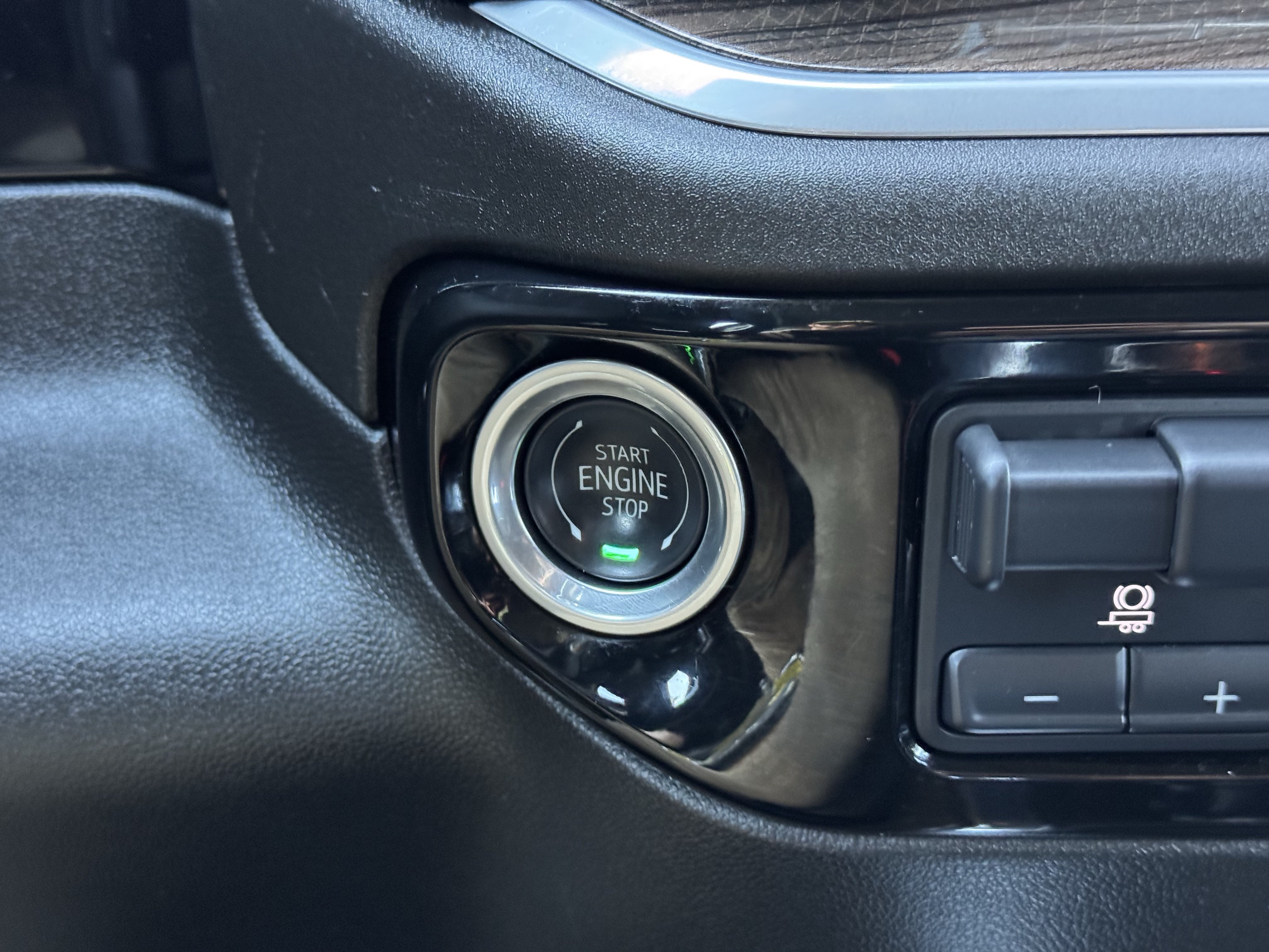 Certified 2024 Chevrolet Silverado 1500 RST AWD/4WD image 30