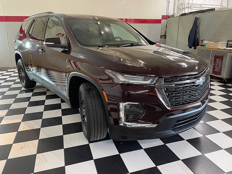 Used 2023 Chevrolet Traverse LT FWD image 3